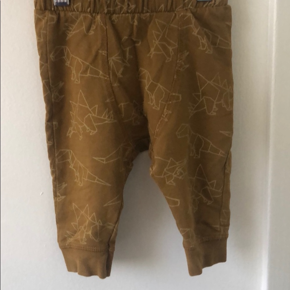 Drop crouch sweat pant w/ Dino design